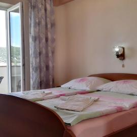 Ljubica Apartments and Rooms, khách sạn ở Rab