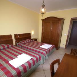 HOTEL LONDRA Locanda Occitana, hotel u gradu Ačeljo