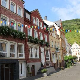 Ferienwohnungen und Appartements - Haus Budinger, hotel en Alf