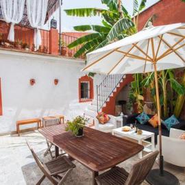 Apartamentos El Patio Andaluz – hotel w mieście Jerez de la Frontera