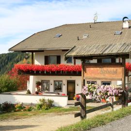Pension Rastnerhof, hotel em Luson
