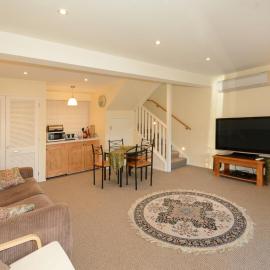 Sleep on the Steepest Street in the World!, hotel in Dunedin