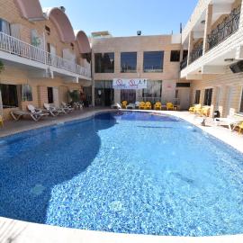 Hotel Maman
