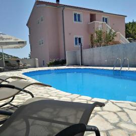 Apartments T&C, hotel in Drage