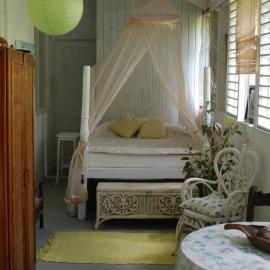 Charming Old World Apartment, ξενοδοχείο σε Bridgetown