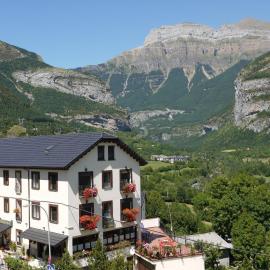 Hotel Bellavista Ordesa, хотел в Торла