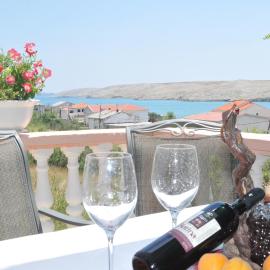 Apartment Zdenka, hotel u gradu Dinjiška