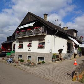 Ferienwohnungen Stollhof, hotelli kohteessa Mehring