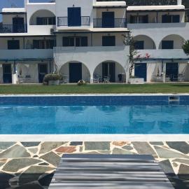 Saltriver rooms, hotel u gradu Almiropotamos