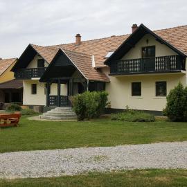 Panzió-Kemping Bekölce, hotel in Bekölce