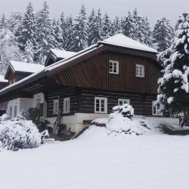 Apartmány U Šakala, hotel di Zdíkov