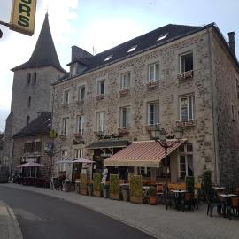Viesnīca Hotel Le Saint Georges pilsētā Riom-ès-Montagnes