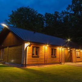 Zagroda Nad Kotelnią, hotel a Pawłowa