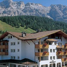 Hotel Falzares, Hotel in St. Kassian