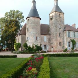 Château de Clusors, hotel din Saint-Menoux