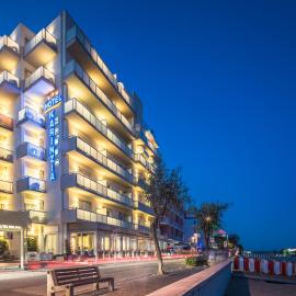 Hotel Karinzia، فندق في كاورلي