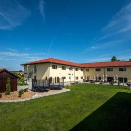 Hotel Na Farmě Choťovice, hotelli kohteessa Choťovice