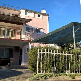 Captain Apartments, hotelli kohteessa Vinišće