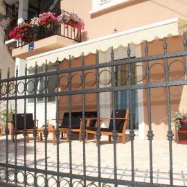 Apartment Bruno - parking included, hotel in Šibenik