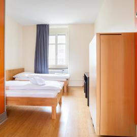 easyHotel Basel - self service and self check-in, hotel em Basileia