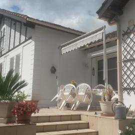 Chambres d'Hôtes Le Perdigon, hotel in Estang