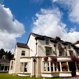 Briars Hall Hotel, hotel in Burscough