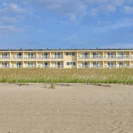 Drifting Sands Oceanfront Hotel, hotel di Ship Bottom