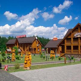 Hotel and restaurant complex Skolmo, hotell i Klevanʼ