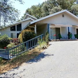 Oakhurst में, होटल NEW CHARMING 2 BEDROOMS UNIT CLOSE TO EVERYTHING