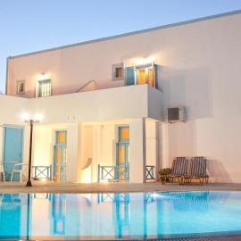Villa Pelekanos, hotell i Karterados
