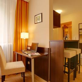 Hotel Mercedes - Self Check-In – hotel w mieście Bonn