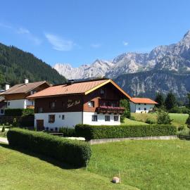 Haus Karl's Ruh, hotel in Ehrwald