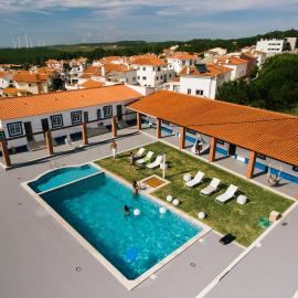 Zulla Nazaré`s Surf Village, hotel v destinácii Nazaré