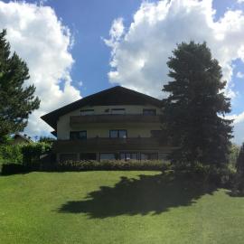 Haus Auer, hotel em Weyregg