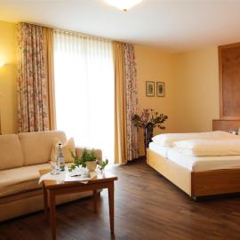 Hotel & Restaurant Dornweiler Hof, hotell sihtkohas Illertissen