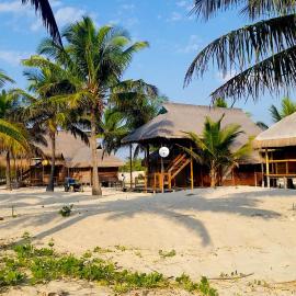 Pura Vida Lodge, Hotel in Morrumbene