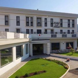 Hotel degli Amici, отель в городе Артена