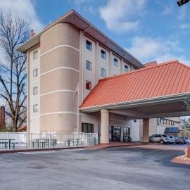 River Bend Inn - Pigeon Forge, hótel í Pigeon Forge