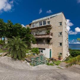 Spray House, hotel i Yanliau