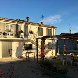 Chez marinette, hotel v destinácii Le Cailar