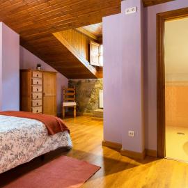 Apartamentos Blanca Senda del Oso، فندق في Páramo