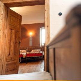 Gosciniec Kaszarnia Kamienne, hotel di Mirsk