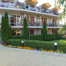 Family Hotel Dayana Beach, hotel em Sinemorets