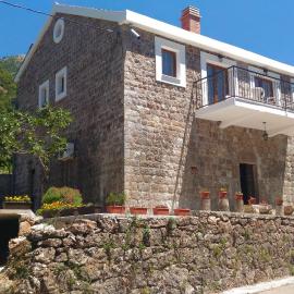 Apartment Mond, hotel in Virpazar