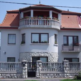 Sasi Panzió 2, hotel in Esztergom