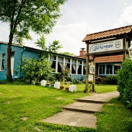Zur Rennbahn, hotel em Drage