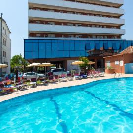 Hotel Miramare, hotelli kohteessa Gatteo a Mare
