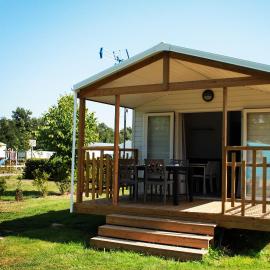 Camping Au Pré de l'Étang, hotel in Sainte-Foy