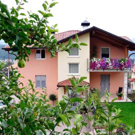 Agritur Le Pergolette, hotel u gradu Tassullo