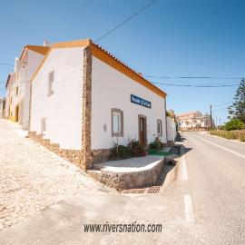 Rivers Nation Surf Camp, hotel in Atouguia da Baleia